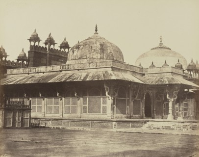 Futtehpour-Sicri, Tombeau en marbre blanc dans la cour de la Grande Mosquée; Baron Alexis de La Grange, French, 1825 - 1917
