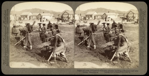 Manchuria, Signs of a new civilization, chinese laborers building a Russian road near Dalny, Manchuria, Underwood and Underwood