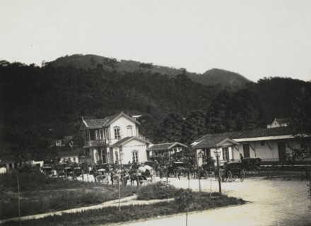 Waiting for the train, photograph of nineteenth-century Brazil, Ferrez, Marc, 1843-1923, ca. 1885