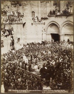 Cérémonie du lavement des pieds chez les Grecs, devant le St-Sépulcre, orientalist photography, Bonfils, Félix, 1831-1885, 1880s