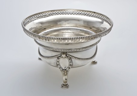 Silver pipe socket on legs, smoking chamber stove smoking utensils silver, cast sawn round cupper swivel top edge on three legs