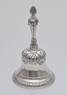 Silver handbell with pine cone as bud, handbell sound silver, mold poured bell-shaped bell with claw baluster shaped fluted stem