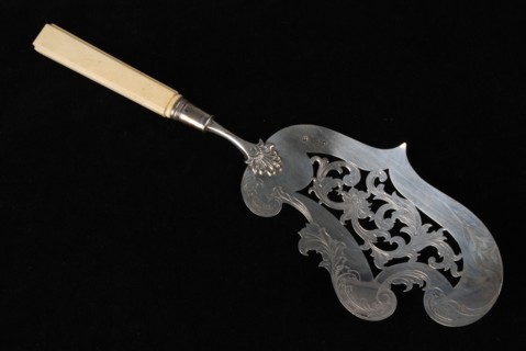 Silver fish scoop with open worked design and ivory stem, fish scoop shovel kitchenware silver ivory, sawn engraved cast