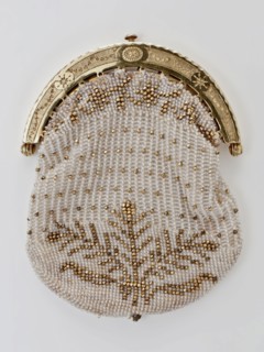 Bracket bag with gold braces and bag of white and gold colored beads, clamp bag clothing accessory clothing gold silk glass