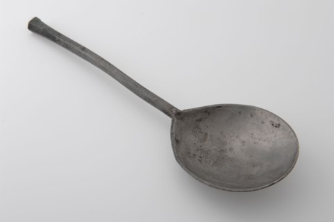 Spoon with fig-shaped container and hexagonal handle, spoon cutlery soil find tin, cast Feg-shaped tray small needle or rat tail