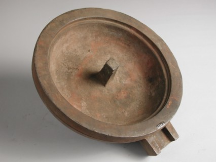 Two-piece bronze mold for bottom of chamber pot, mold casting tool tools equipment base metal bronze, cast twisted Two-piece