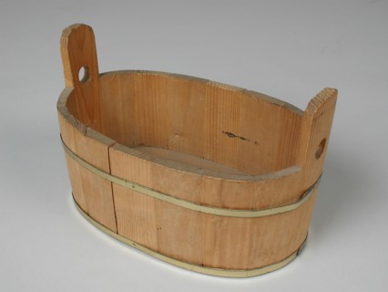 Te Poel, Oval wooden miniature tub, tub kitchenware miniature toy relaxant model wood metal, sawn glued Oval shell of 16 staves
