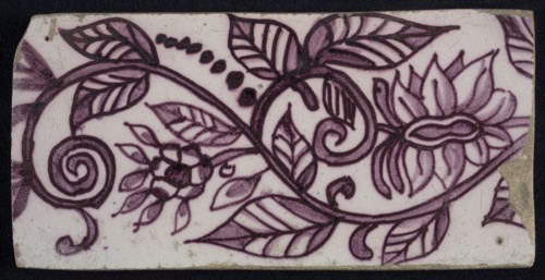 Border tile with serpentine decor, curled tendrils with leaves and flowers, manganese decor on white ground, edge tile wall tile