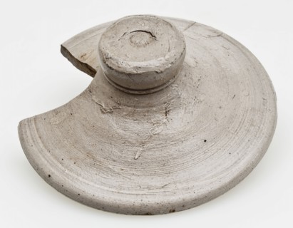 Stoneware lid fragment with button, lid closure pot holder soil find ceramic stoneware icing salt glaze, hand-turned glazed