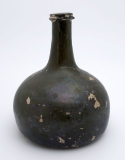 Bulbous bottle, belly bottle bottle holder soil find glass, neck with imposed circumferential convex glass thread, and flattened