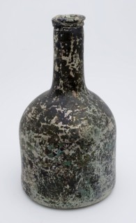 Cylindrical (wine) bottle, clock model, bottle holder soil find glass, free blown and molded in mold blown glass application