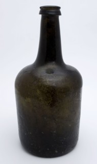 Cylindrical bottle, wine bottle bottle holder soil find glass, in mold blown glass application Cylindrical bottle in clear light