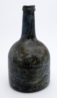 Cylindrical wine bottle, clock model, wine bottle bottle holder soil find glass, free blown and shaped in blown glass
