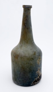 Cylindrical wine bottle, wine bottle bottle holder soil find glass, free blown and shaped in blown glass application Cylindrical
