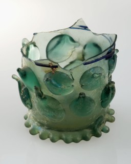 Fragment of the foot, soil and chalice of berkemeier with thorn buds, drinking glass drinking utensils tableware holder fragment