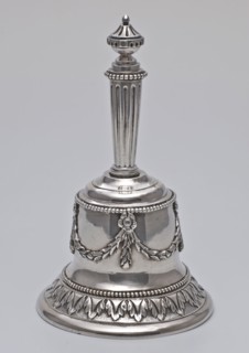 Silversmith: Johannes La Blanc, Bell-shaped, silver bell with clapper, decorated with leaf garlands, acanthus leaf motifs and