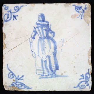 Figure tile, blue with lady with millstone collar and recorded overcoat, seen from the back, corner pattern ox's head, wall tile