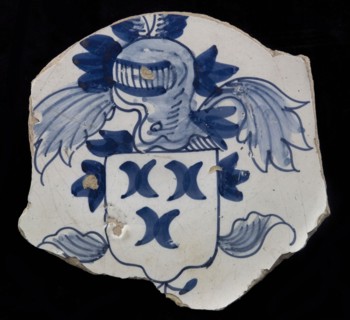 Fragment majolica dish, blue on white, heraldic image, helmeted coat of arms with three crosses, plate dish tableware holder