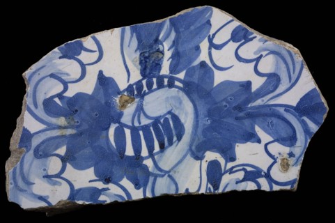 Fragment majolica dish, blue on white, heraldic image, plate dish crockery holder earth discovery ceramics pottery glaze