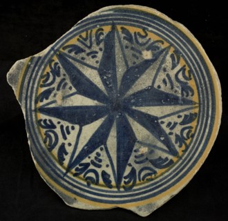 Fragment majolica dish, blue on white, details yellow, middle eight-pointed star, dish crockery holder soil find ceramic