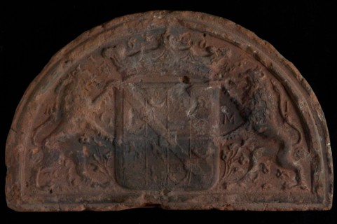 Hearthstone, capstone, with coat of arms of Maurits van Nassau, fireplace stone fireplace component ceramics brick, baked Hearth