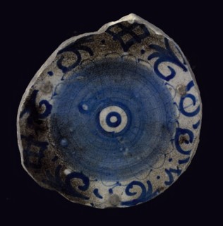 Fragment majolica dish, blue on white, rosette, plate crockery holder soil find ceramic earthenware glaze, Cooked on the