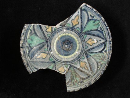 ISS, Majolica dish, polychrome, in the middle rosette and star, signed, plate crockery holder soil find ceramic earthenware