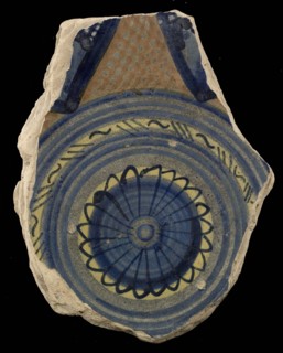Fragment majolica dish, polychrome, rosette in the middle, plate crockery holder soil find ceramic earthenware enamel, baked