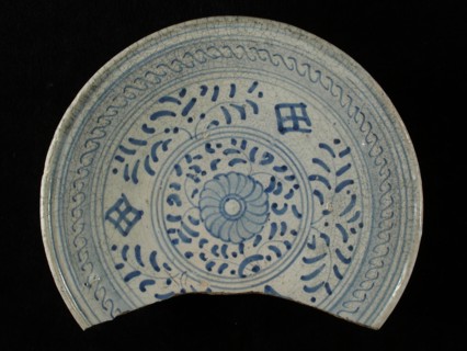 Majolica dish, blue on white, rankendecor, small rosette in the middle, signed, plate crockery holder soil find ceramic