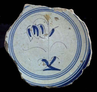 Fragment majolica dish, blue on white, simple tulip on ground, circled, plate dish crockery holder soil find ceramic earthenware