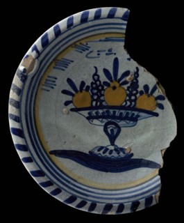 Majolica dish, polychrome, fruit bowl on one foot, cable edge, plate dish crockery holder soil find ceramic earthenware glaze