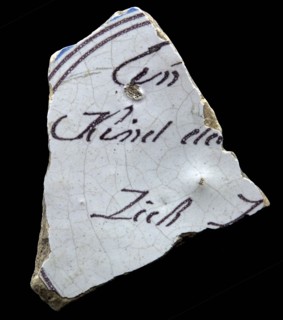 Small fragment majolica dish, purple and blue on white, painted with text, plate crockery holder soil find ceramic earthenware