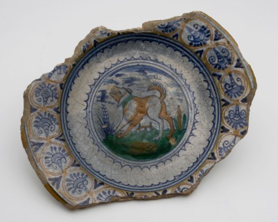 Majolica dish on stand, polychrome decor, dog in landscape, special rim with palmettes, plate dish crockery holder soil find