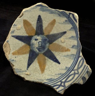 Fragment majolica plate, polychrome, two-colored ten-pointed star with face, plate crockery holder soil find ceramic earthenware