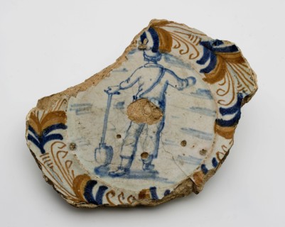 Fragment dish, polychrome, man leaning on shovel, egret edge, dated, dish plate crockery holder soil find ceramic earthenware