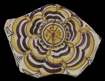 Fragment majolica dish, yellow and purple on white, with stylized rose, dish plate crockery holder earth discovery ceramics