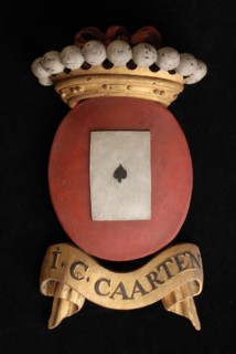 Carved wooden crowned coat of arms including the name I.G. Caarten, coat of arms informative form carvings sculpture sculpture