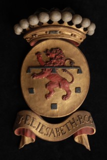 Carved wooden crowned coat of arms including the name J. Eliesabeth Bos, coat of arms information form carvings sculpture