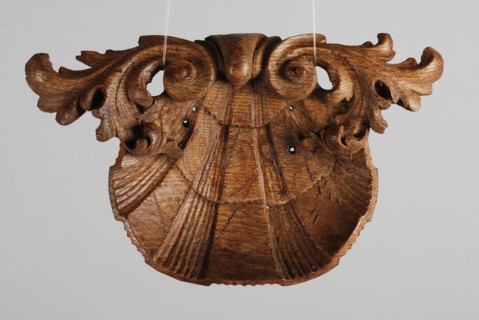 Wooden carved ornament, consisting of shell motif and two curling leaves, ornament wood carving sculpture footage wood