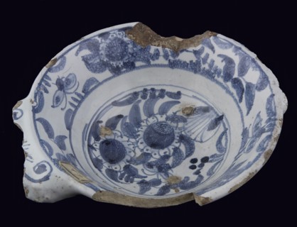 Majolica dish with ears, blue on white, Chinese garden as decor, papkom bowl crockery holder earth discovery ceramics pottery
