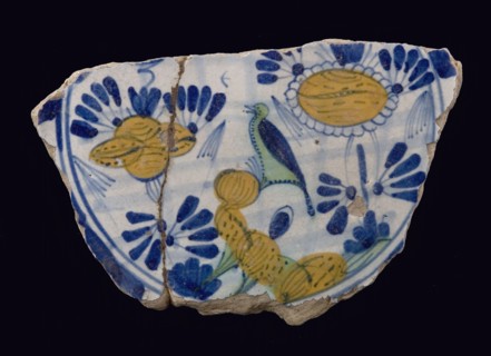 Fragment majolica dish, polychrome, chinese garden with bird and flowers, dish crockery holder soil find ceramics pottery glaze