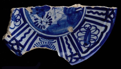 Fragment majolica dish, blue on white, Chinese garden and border in Wanli style, dish tableware holder earth discovery ceramics