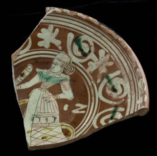 Fragment Werra plate, mirror-rich lady with glass in hand, year 1612, light yellow and green glaze, border decor volutes and
