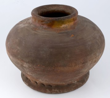 Heavy pottery pot on wide stand ring, round and stocky model, pot holder ceramic earthenware glaze lead glaze, hand-turned