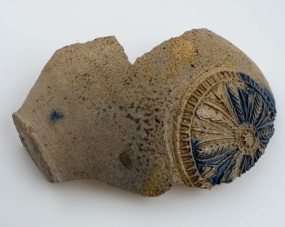 Abdominal fragment of beard man, stoneware, with round cartouche in which rosette, beardmug tableware holder soil find ceramic