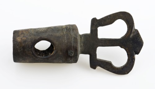 Copper stopper with handle in the form of stylized open crown, stop closure part soil find bronze copper metal, cast sawn