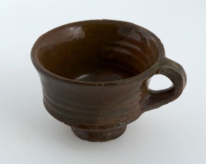 Earthenware head with band ear, bottom tapered, on stand ring, cup crockery holder soil find ceramic earthenware glaze, hand