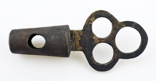 Copper stopper with handle in the form of tripod, stop closure part soil find bronze metal, die-cut sawn Black with yellow-metal