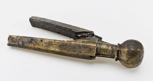 Brass stitcher, passer measuring instrument soil found brass metal, cast Copper passer Beveled sides. Decorated with thick oval