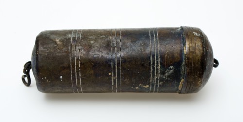 Copper tinder box with lid, decorated with four bands of grooves, tondeldoos lighter equipment soil find brass metal, hammered
